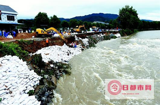 蹭流量 湖北京山市一网红以巡特警为背景跳舞发布视频 她这么做合适吗 (蹭流量可以赚钱吗)